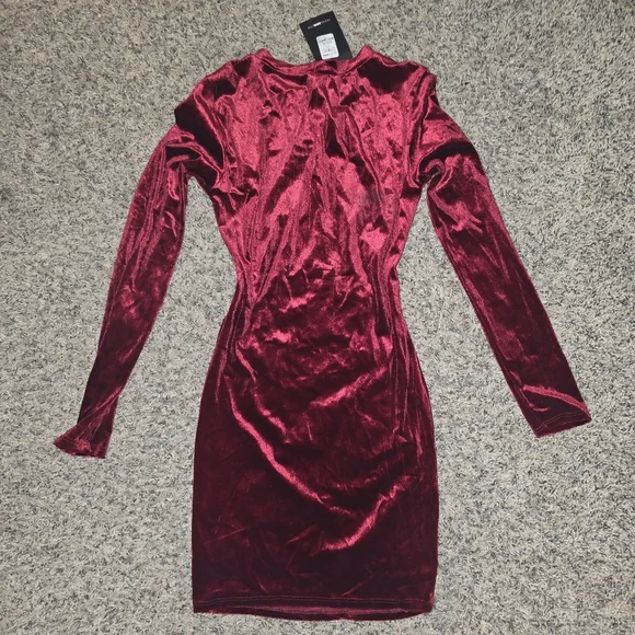 Fashion Nova Hustle Squad Velvet Mini Dress XS Burgundy Gold Metallic NWT - Picture 3 of 4